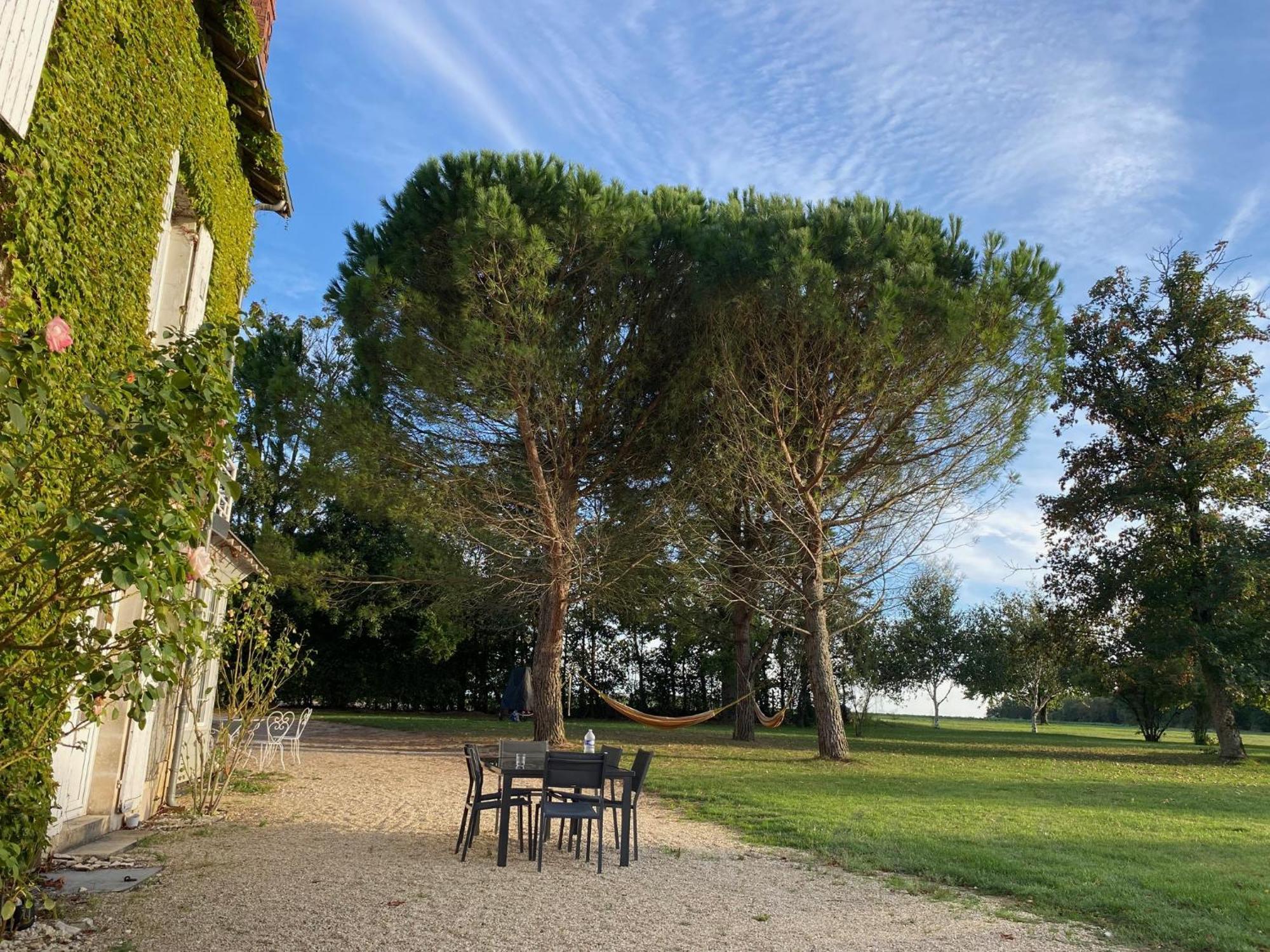 Domaine De Treuillaud Acomodação com café da manhã Villers-les-Ormes Exterior foto